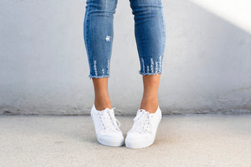 How to Wear Sneakers with Skinny Jeans: A Simple and Stylish Guide